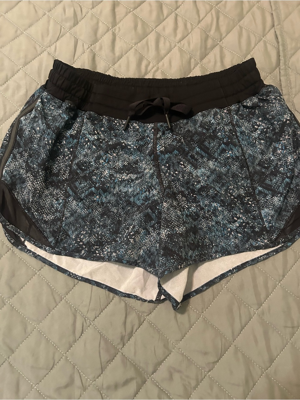 lululemon athletica Black Waistband Blue Speckle Running Shorts